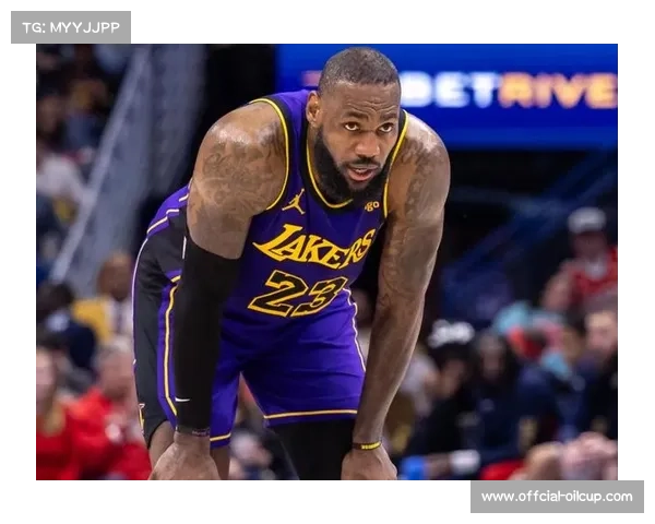 詹姆斯助攻超魔术师，湖人队友场边鼓掌致敬