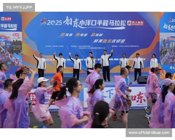 邳州国际半程马拉松赛鸣枪起跑，万名选手徜徉银杏之乡金色美景